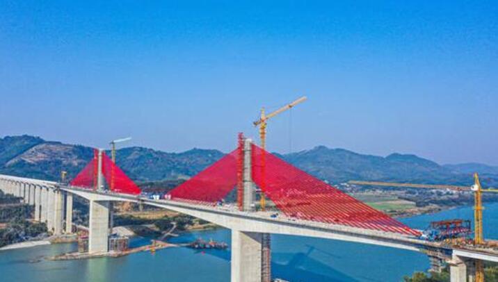 大跨徑公路(lu)預應力混凝(ning)土斜拉橋培(pei)森柳江特大(da)橋斜拉索施(shī)工完成