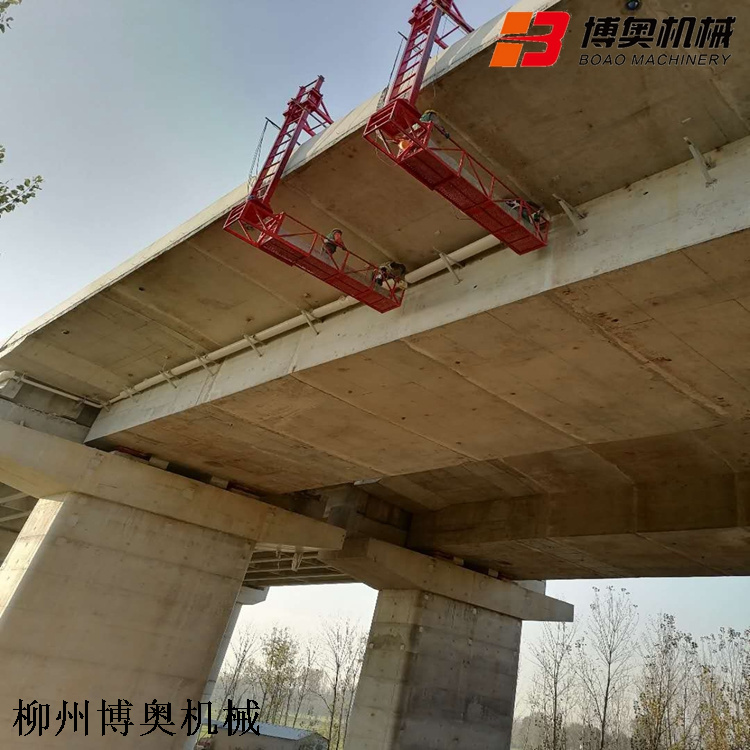 橋梁PVC排水管(guǎn)安裝設備現(xian)場圖片