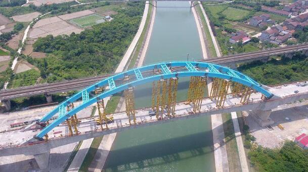 荊荊(jing)鐵路最長橋梁(liáng)江漢運河特大(da)橋建成