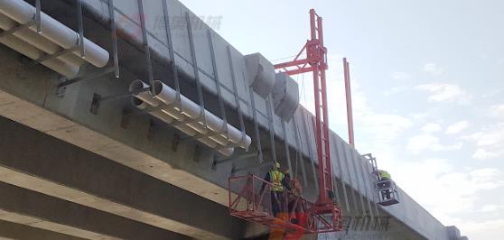 橋梁(liang)排水管安裝(zhuang)車調試