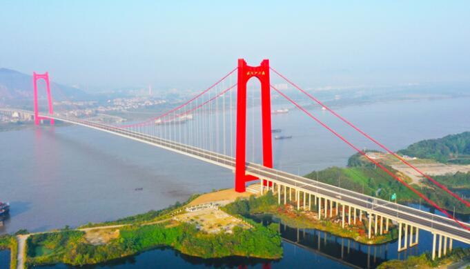 湖北(bei)棋盤洲(zhōu)長江公(gōng)路大橋(qiao)正式通(tong)車