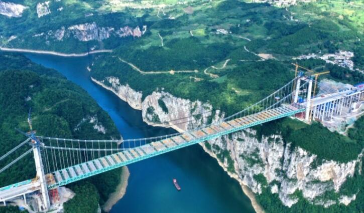 貴金高(gao)速金烽烏江(jiang)大橋順利合(hé)龍