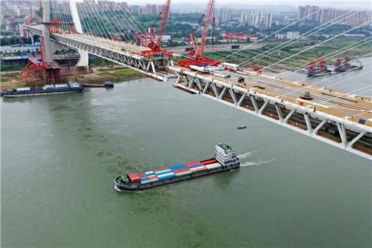 最後(hòu)7.5米！白居寺長(zhang)江大橋将合(hé)龍