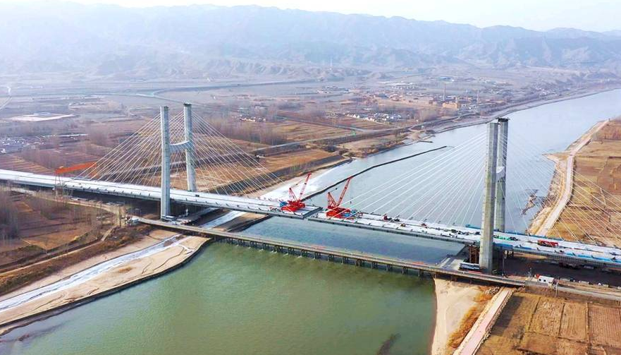 創甯(ning)夏四項紀錄(lù)！中衛下河沿(yán)黃河公路特(tè)大橋主橋順(shùn)利合龍