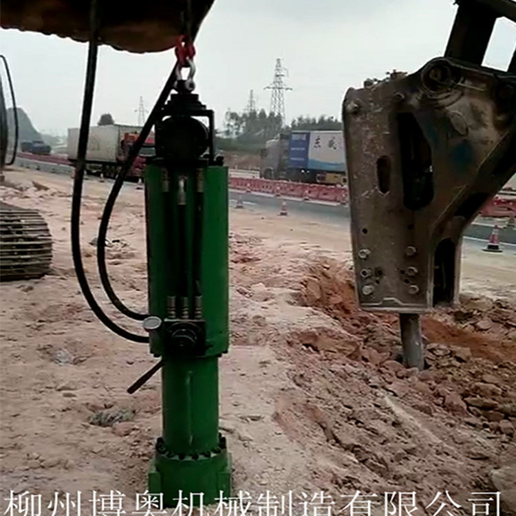 咸(xián)阳尔易金属(shu)制造集团(WAP站(zhan))大型機載岩(yán)石劈裂機