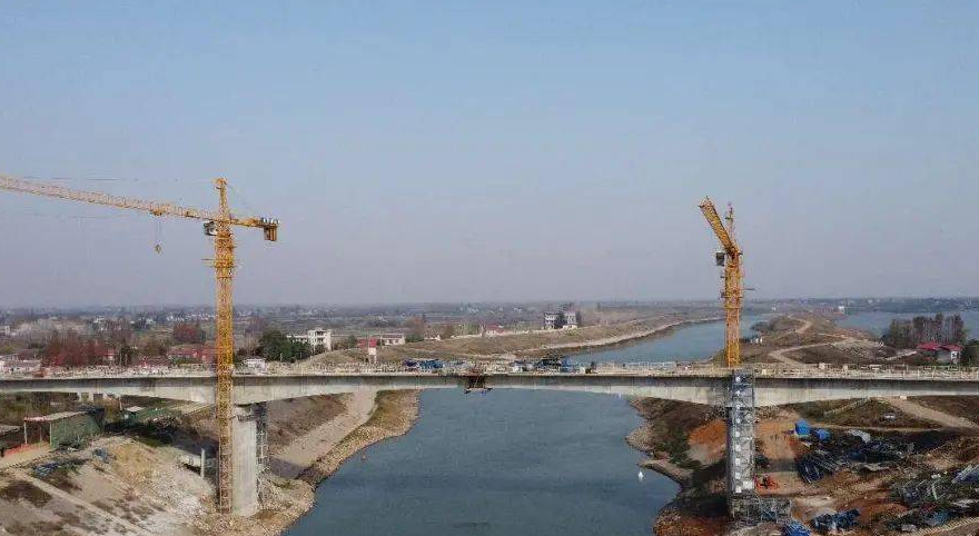 常德安鄉(xiāng)馬坡湖大橋(qiáo)主橋順利合(he)龍