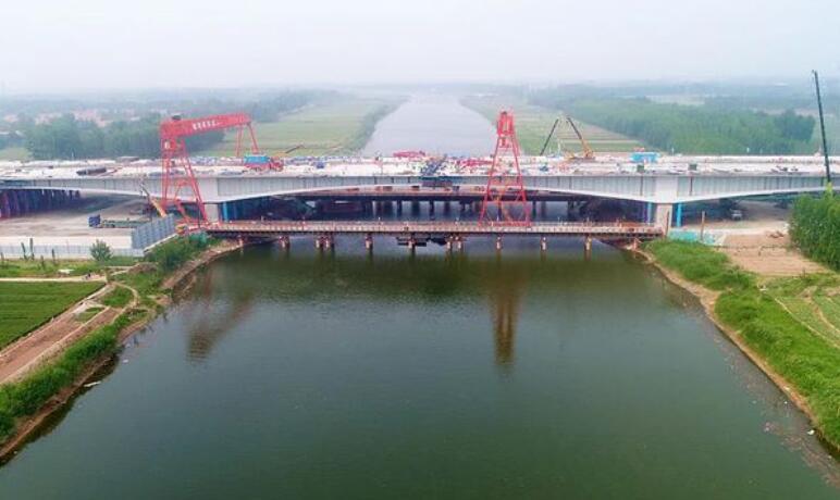京台(tái)高速改擴建德齊(qí)段徒駭河大橋順(shùn)利完成合龍