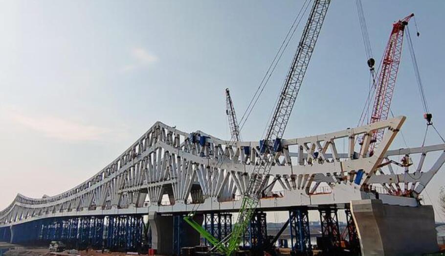 衢(qú)州智慧(hui)島景觀(guān)橋項目(mù)西橋主(zhu)橋南北(bei)兩岸正(zheng)式貫通(tong)