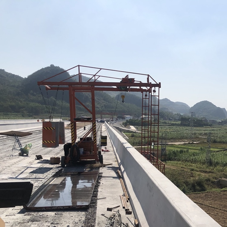 橋梁(liáng)防撞牆模(mó)闆施工作(zuò)業台車