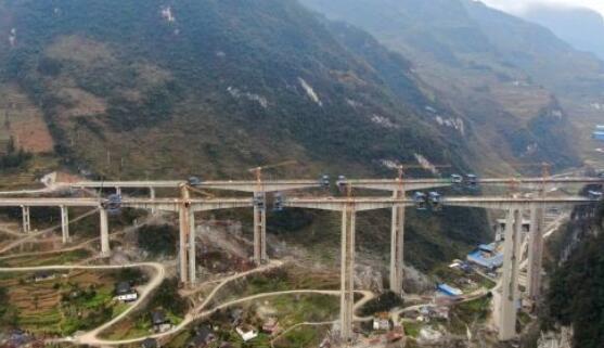 宜(yí)昭高速二期(qi)牛街特大橋(qiáo)左幅邊跨順(shùn)利合龍