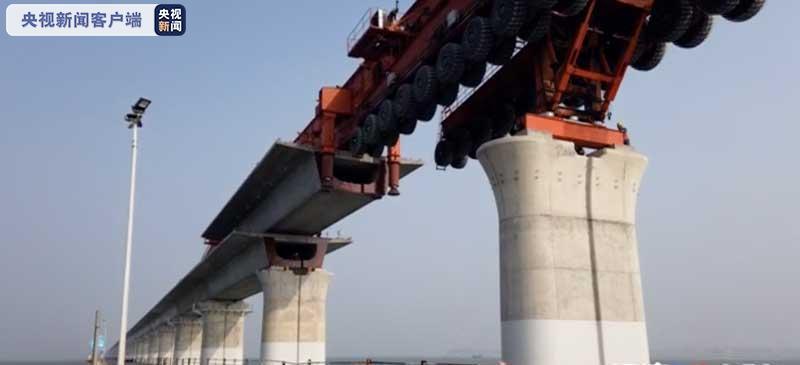 福(fú)廈高鐵集美(měi)特大橋跨集(ji)美大道連續(xù)梁順利合龍(lóng)