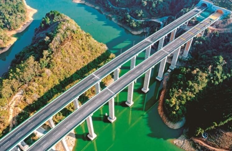 巴馬(mǎ)至平果(guo)高速公(gōng)路提前(qian)兩年通(tōng)車