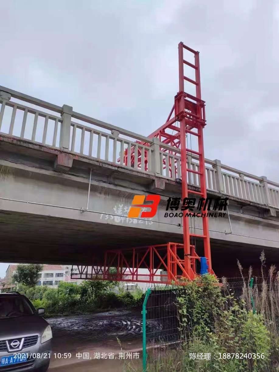 高速路橋梁雨水(shuǐ)管安裝車