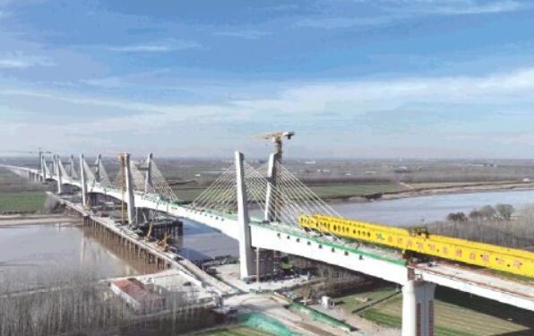 濟鄭高(gao)鐵長清(qing)黃河特(te)大橋：全(quan)膠拼連(lian)續梁橋(qiáo)創世界(jie)之最