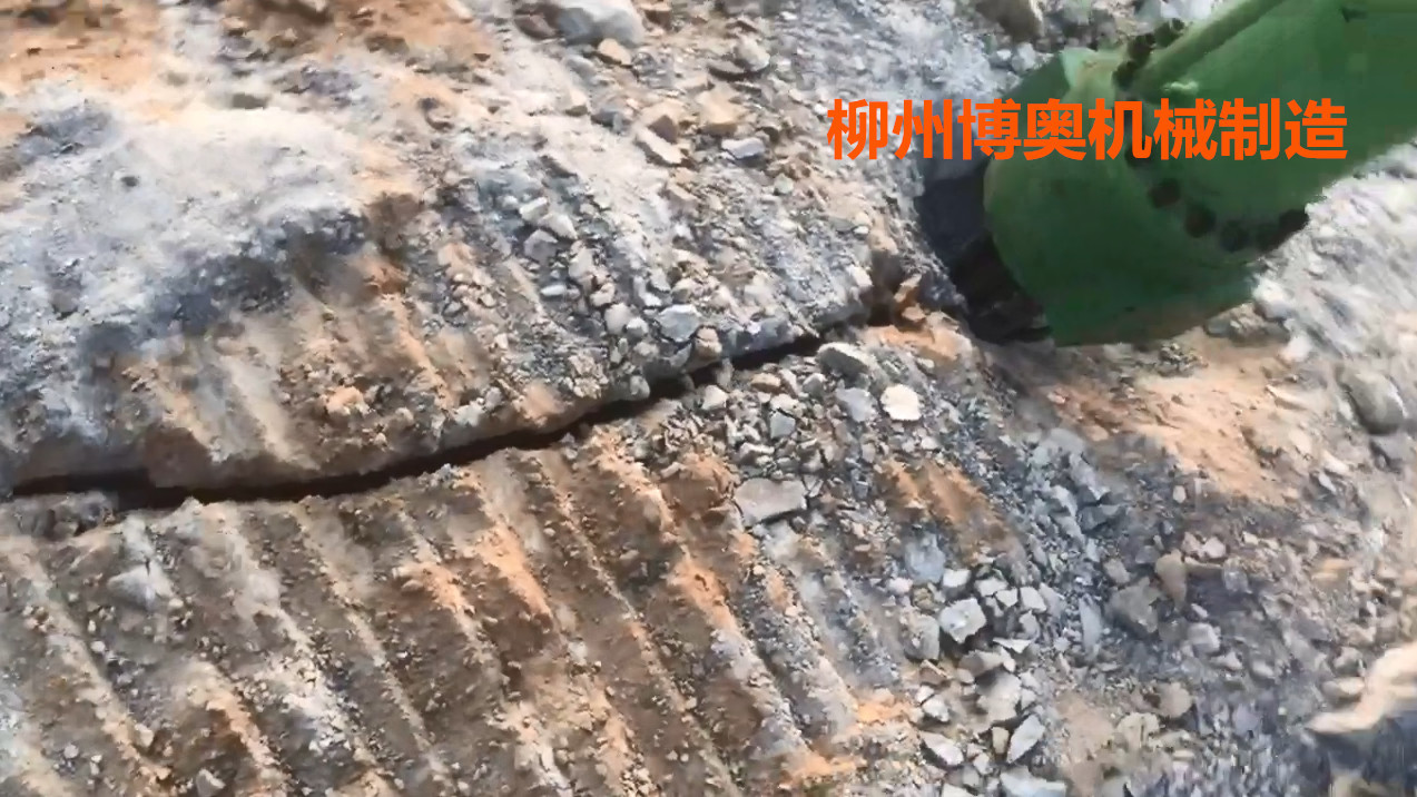 劈(pī)石機廠(chǎng)家供應(ying)專業破(pò)硬石頭(tóu)