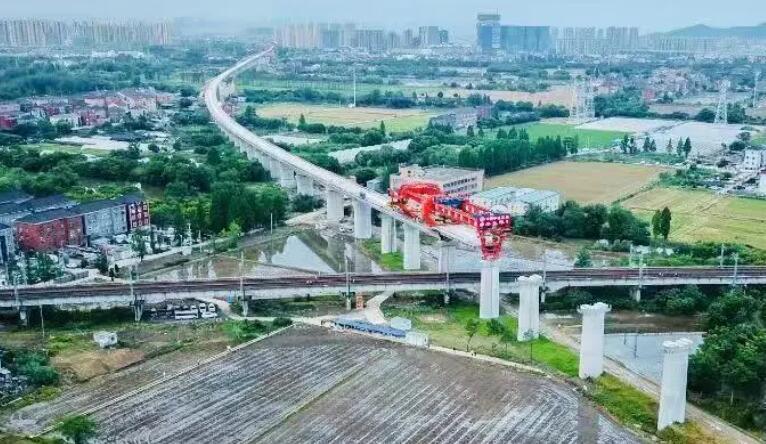 新(xīn)建湖杭鐵路(lu)餘杭特大橋(qiáo)成功上跨既(jì)有宣杭鐵路(lù)