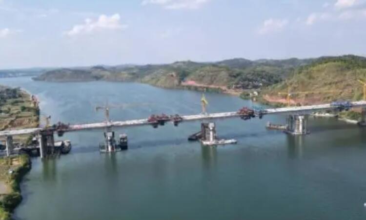 常祁(qi)高速石潭(tan)湘江特大(da)橋全幅順(shùn)利合龍